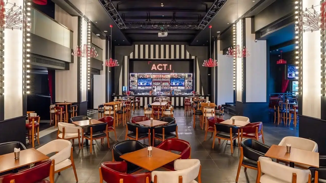 Happy Hour at Act 1 with 30% on beverages