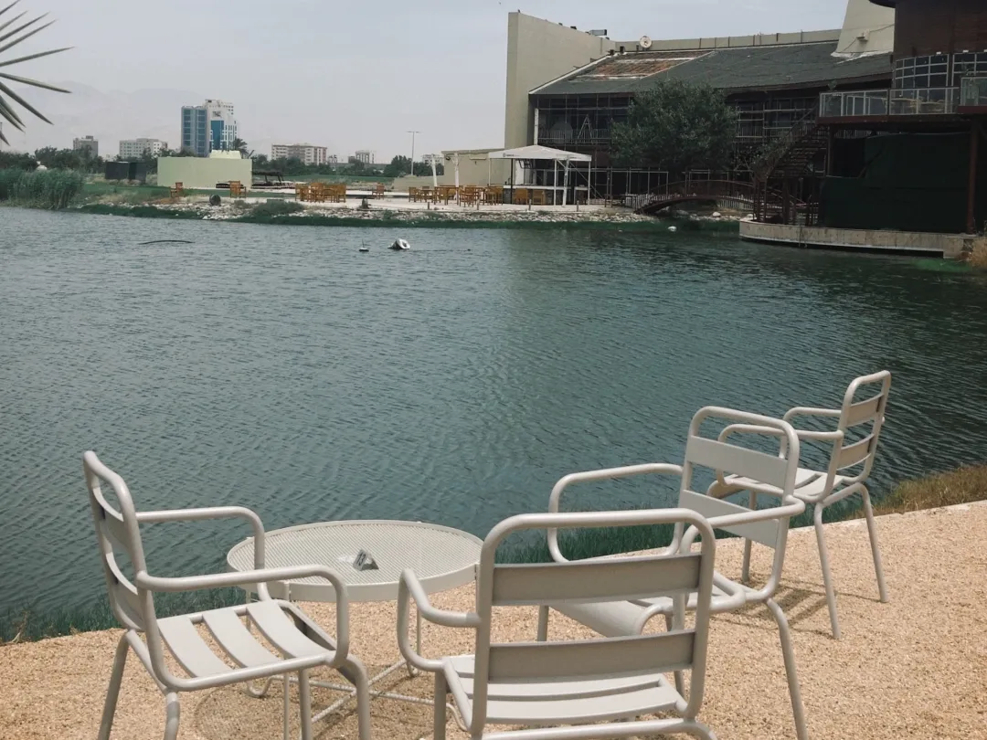 Risers House Ras Al Khaimah: A Lakeside Cafe by the Golf Course